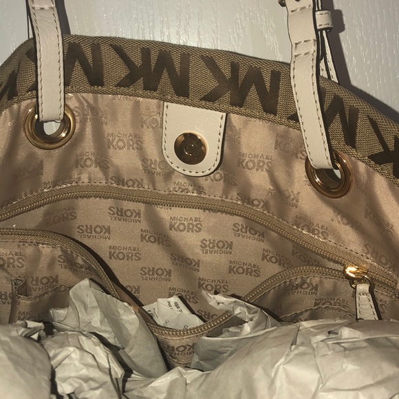 Michael Kors Purse - Picture 4 of 8